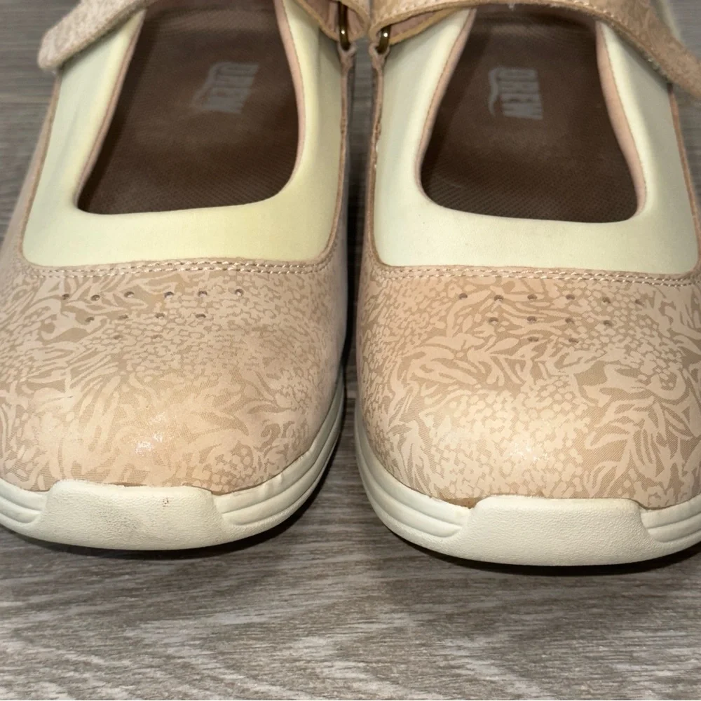 Drew Rose Mary Jane Flats Bone Color Hook & Loop Strap Closure Women’s Size 11W
